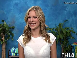 海滩裸体油滑身体按摩