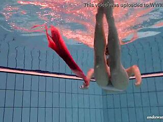 duna bultihalo bathes underwater