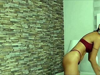 Mollya Model Top Webcam Masturbation With Big Tits And Ass