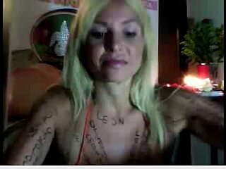 Maribel Zambrano's captivating twitcam show with voluptuous curves