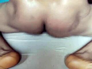 Light skinned nigerian guy wanks big dick and humps