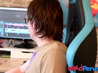 Nerdy Dude Tricks Babe Into Sucking