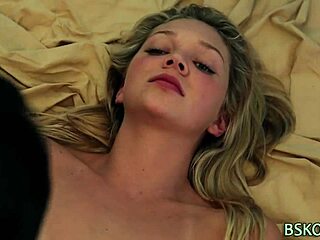 Karla Kush fingers a hot babe, wanna see the action?