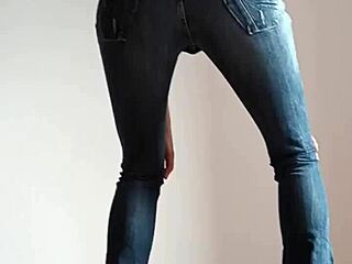 Check my horny ass in tight jeans and naked leggings!