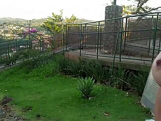 Gostosa Dos Seios Lindos Fazendo Sexo E Exibicionismo Em Famoso Ponto Turístico