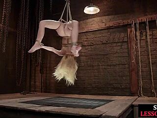 小巧BDSM奴隶被主人猛鞭后操弄！