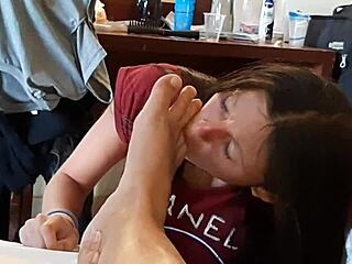 Lesbian foot fetish with illusion girls licking toes