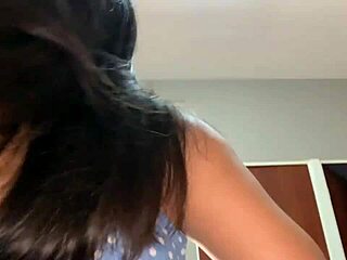 爸妈逛街时快速干继妹她吃光我的精液