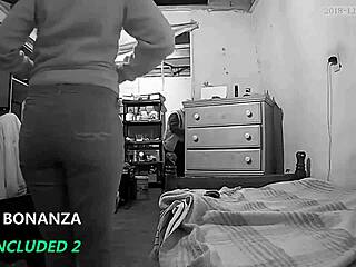 19岁18+少女伴音乐表演赚钱，顺便清洁随便玩