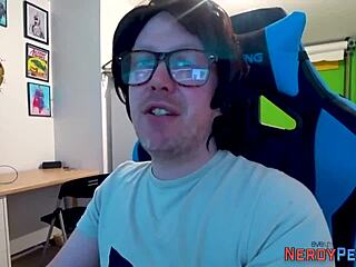 Amateur Sucks and Rides Nerd's Cock 😏