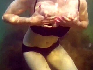 疯狂潜水员海里偷拍我的毛逼闪现