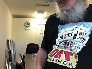 Solo masturbation leads to orgasm for mature horny woman