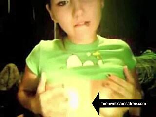 Teen 18+ Gives Lap Dance With Toys On Webcam