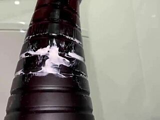 业余美女尝试肛门塔形假阳具进行激烈特写插入