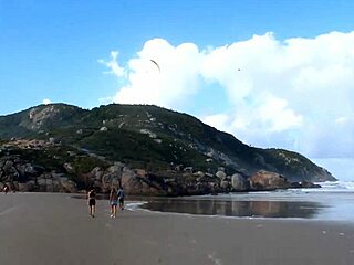 Ela Transou Com Desconhecido Na Beira Da Praia - Manuh Cortez - Pernocas - O Sulista