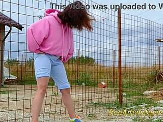 I’m a desperate hipster girl struggling to pee outdoors