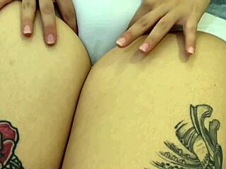 fetiche de bragas sucias usadas con putita blanca en leggings