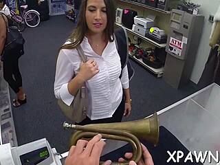 Dilettante Engages in Amateur Fucking and Sucking Here