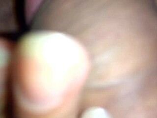 esposa novinha sarrando sem camisinha na rola grande do amigo.