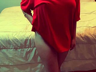 i'm so horny, masturbating and sending this video to my boyfriend