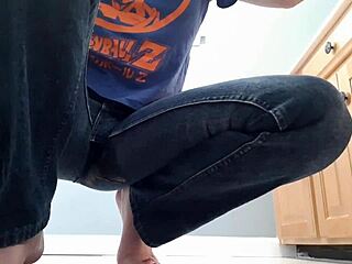 Peeing in tight jeans: A fetish fantasy fulfilled