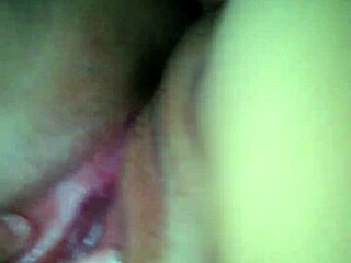 超爱邻居舔我屁眼她看我们扣穴