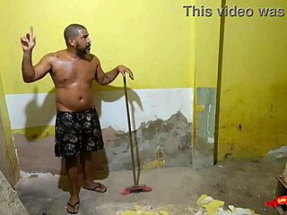 Seduzir O Pedreiro Que Meu Marido Contratou Para Fazer A Obra Aqui De Casa At� Ele Me Comer