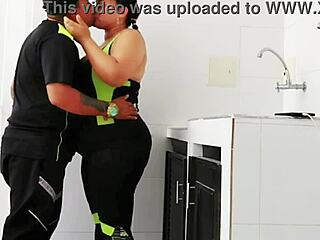 chubby mom blows neighbor after gym rubdown