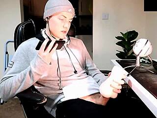 masturbating hard while chatting dirty on the phone