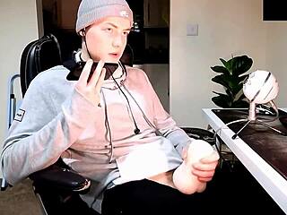 masturbating hard while chatting dirty on the phone