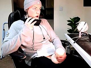 masturbating hard while chatting dirty on the phone