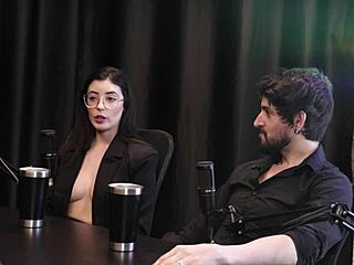 Atualmente Est�o Atr�s de Uma Namorada Para Ela e Em Outro Momento Comeram a Buceta Dela Por Horas e o Bdsm - Angel Sheer