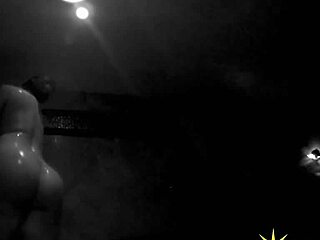 Sunny Lanes' indulgent solo bath session with a tantalizing twist