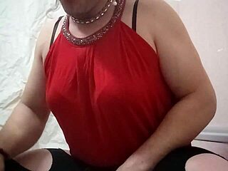 Travesti uses toys for detailed play with dildo