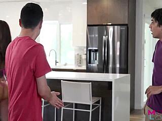 Stepmom Cassie Del Isla Wants Creampie S1-E6