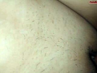 Meia-irmã de shortinho sem calcinha no sofa leva muita porra na bucetinha grande orgasmo creampie