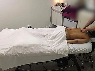 sarah's first steamy massage with sexy indian vibe