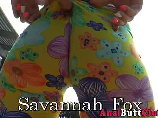 Kinky big butt babes in yoga pants 😏