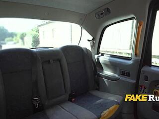 Australian woman gives a blowjob in a taxi for free