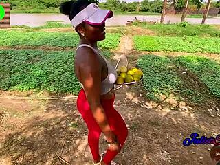 Orange Seller Julietsimeo Takes on Big Dick Customer in Wet BBW Action