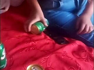 Que mico me meten el pene por atrás