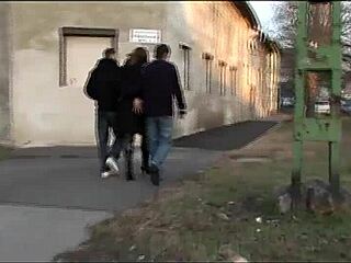 双性恋三人行口交肛射狂欢