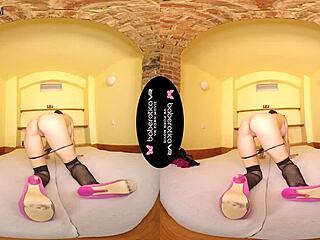 solo milf cynthia velons uses vibrator on her pussy in vr reality