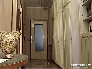 Il Venditore Di Articoli Per Signora Preferisce Farli Provare Personalmente