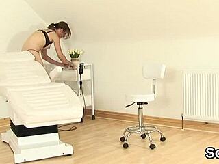 英国熟女Sonia秀出巨乳