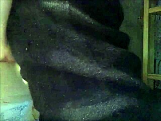 Watch This Cam Girl PLAY With SPECULUM In Her PUSSY! Extreme!