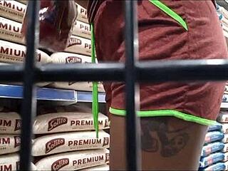 Married man meets sultry Latina in the market and gets a taste of her pussy