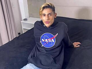 嘿姐夫跟年轻小哥偷情被抓😏