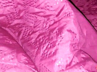 Jugando entre las sabanas con mi hermanastra