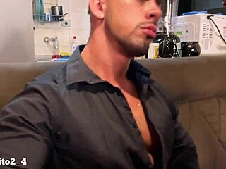 瑞安·罗斯和迈克·贝贝西托下班后激烈口交